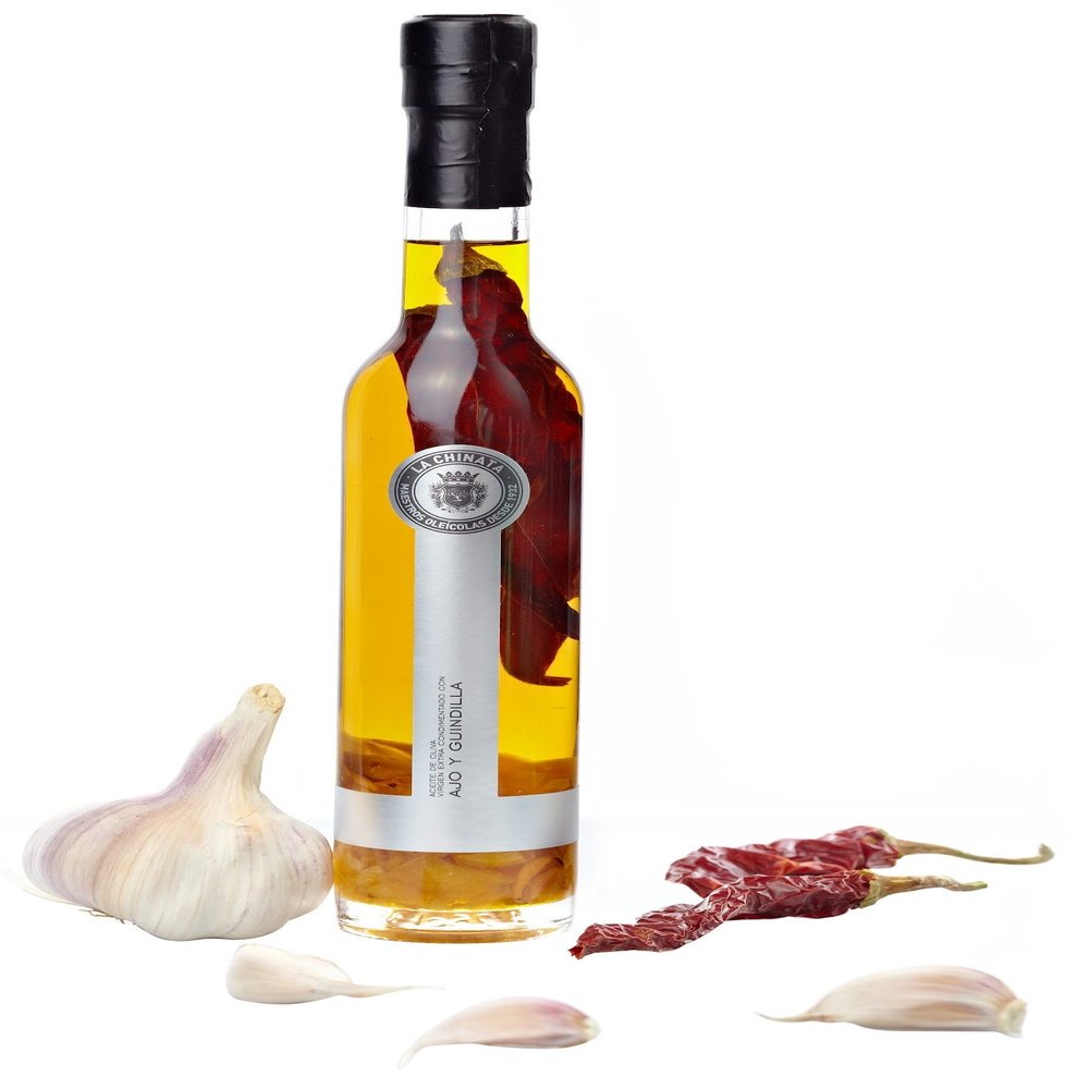 Garlic and Chilli Flavoured Extra Virgin Olive Oil by La Chinata