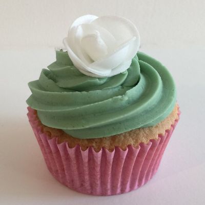 150 Beautiful 3D Edible Roses Cake Decorations: White Roses