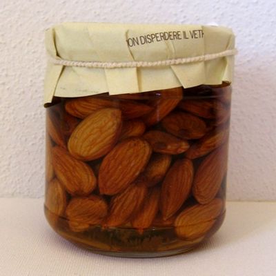 Almonds in acacia honey 240 gr.