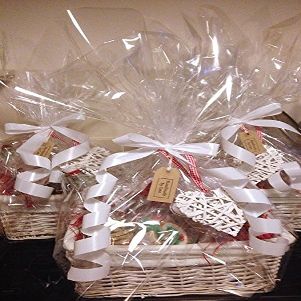 Gingerbread Men Biscuits and Luxury Knightsbridge Tea Hamper