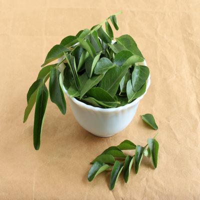 FRESH CURRY LEAVES (1 Pack)