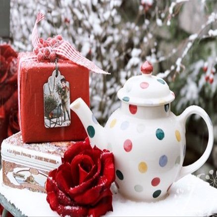 Tea Pot Knighsbridge Tea and Luxury Biscuits - Delightful Gift