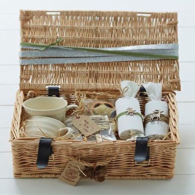 Deluxe Christmas Knightsbridge Tea, mugs, mince pies,Chocolates and handmade crackers Hamper for 2 - gift wrapped