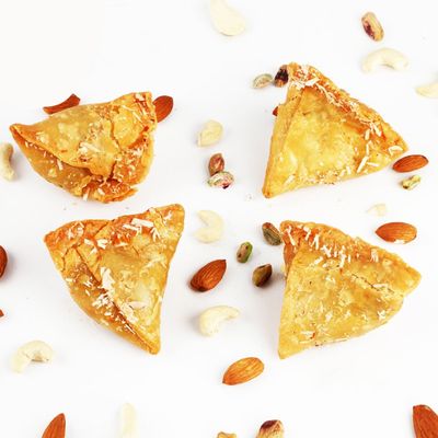 Ghasitaram Gifts Holi Sweets, Holi Gifts, Holi Hamper Samosa Gujiya 400 GMS