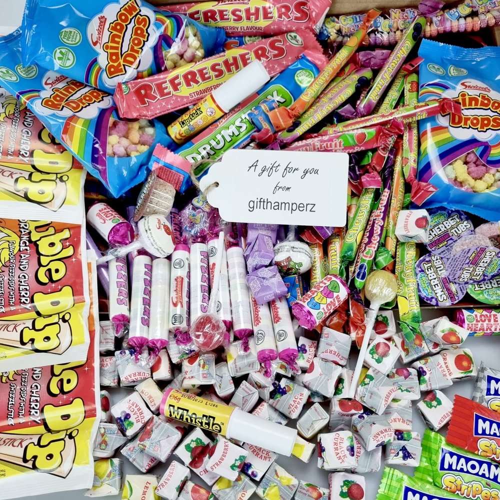 Bumper box of 200 mixed Retro sweets. Ideal for Wedding Favours, Carts, Pinata, Party Loot Bags, Sharing Box, Cinema - Movie nights, His Hers Children's