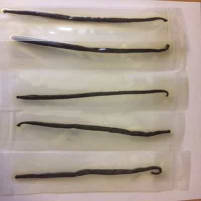 2 Madagascar Vanilla Pods Vanilla Bean Bourbon Premium Quality (2 Pods)