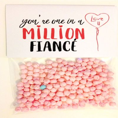 Gadget and Gift Zone Fianc You're One in a Million Novelty Sweets (Pink)