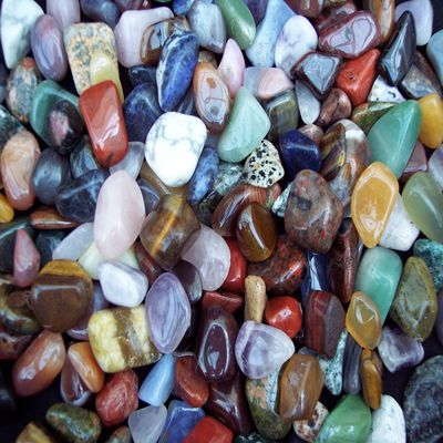 100g of African Produced Quality Mixed Tumblestones - 76 Mix Semi Precious Gemstones - Size: Medium 1-2cm 150-250 Stones per 1Kg - Chakra Healing Chi Treatment