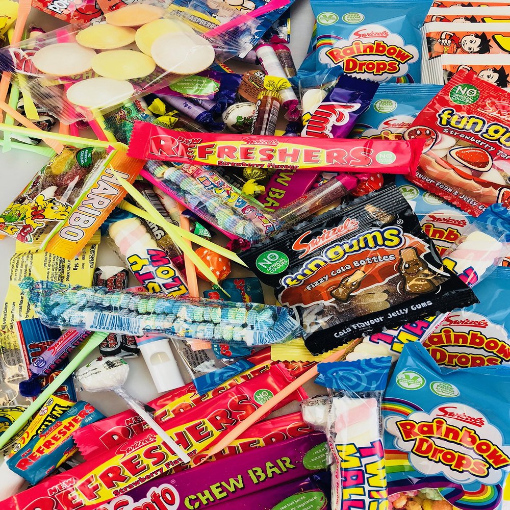 Bumper box of 200 mixed Retro sweets. Ideal for Wedding Favours, Carts, Pinata, Party Loot Bags, Sharing Box, Cinema - Movie nights, His Hers Children's