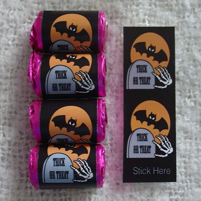 50 Happy Halloween MINI Love Hearts Sweets - BAT Grave