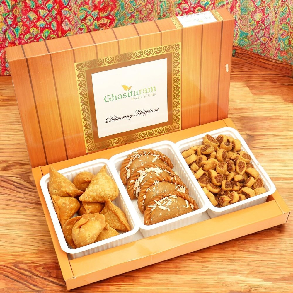 Holi Hampers: Gujiya, Farsan Samosa and Bhakar Wadi Hamper