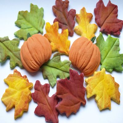 12x Autumn Fall Maple Leaves Pumpkins Edible Cupcake Toppers Decorations Autumn Wedding Cake Harvest Thanksgiving