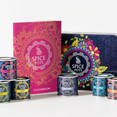 Indian Spice Box Gift Set by Spice Pots - 5 x 40g Spice Blends + Indian Cookbook + Chef's Candle - Gift Tin with Spices - Foodie Gift for Men & Women - Unique Food Gift - Curry Kit