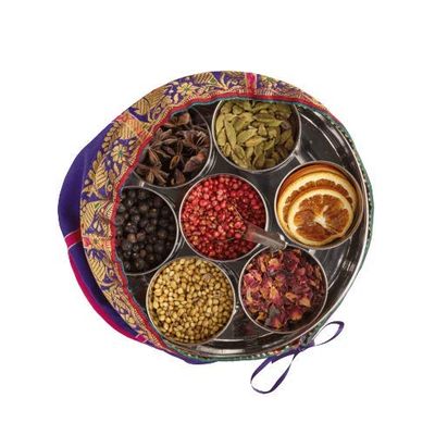 Spice Kitchen Gin Infusing Tin with Silk Cover, Gin Infusion Kit with 7 Artisan Blends and 4 Recipes to try
