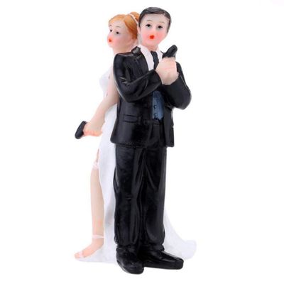 Wedding Cake Topper, Funny Bride Groom Hold Gun wedding Couple Figurines, Wedding and Engagement Wedding Party Decorations Gifts (Bride Groom With Gun)