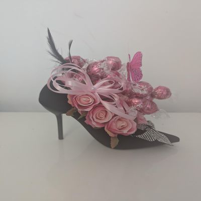 Baskets Hampers and More Chocolate Bouquet Stunning Heel Pink Strawberries & Cream - Sweet Gift Hamper