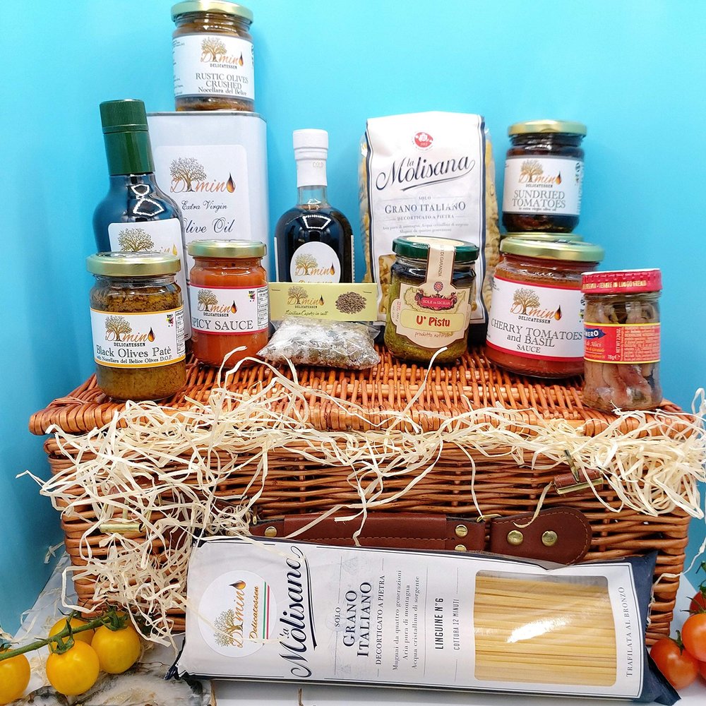 Dimino's Luxury Italian Food Hamper filled with Authentic Sicilian Goodies. Discover the real flavours of Italy with Dimino's Food Hampers. Gift idea for any occasion! (Wooden Hamper)