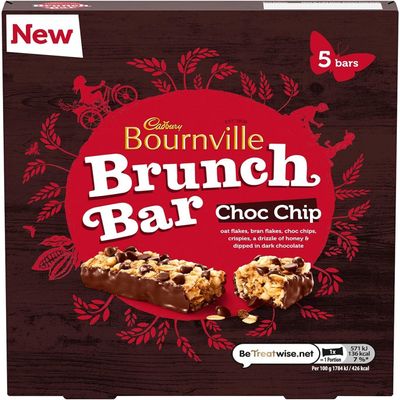 Cadbury Bournville Brunch Choc Chip Bars, Cereal Bars Choc Chips Crispies a Drizzle of honey & Dipped in Dark Chocolate, 5 x 28 g (Pack of 1)