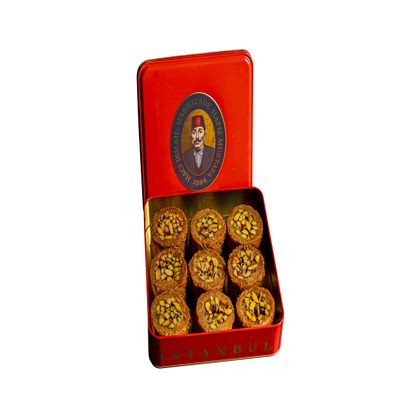 Hafiz Mustafa 1864 Istanbul Baklava Pastry Box - Baked Baklava Dessert Snacks Made from Fresh Phyllo Dough Sheets, Pistachio, Hazelnut, Walnut - Turkish Sweets Tray Gift Ideas for Birthday, Christmas