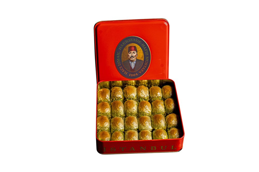 Hafiz Mustafa 1864 Istanbul Baklava Pastry Box - Baked Baklava Dessert Snacks Made from Fresh Phyllo Dough Sheets, Pistachio, Hazelnut, Walnut - Turkish Sweets Tray Gift Ideas for Birthday, Christmas
