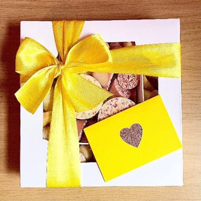 Create Your Own Pick 'N' Mix Gift Box 1KG (Standard, Halal, Gluten Free)
