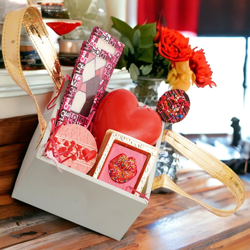 Jaiccha Ghasitaram Valentines Gift for Girlfriend/Boyfriend/Husband and Wife Valentines Handle Basket