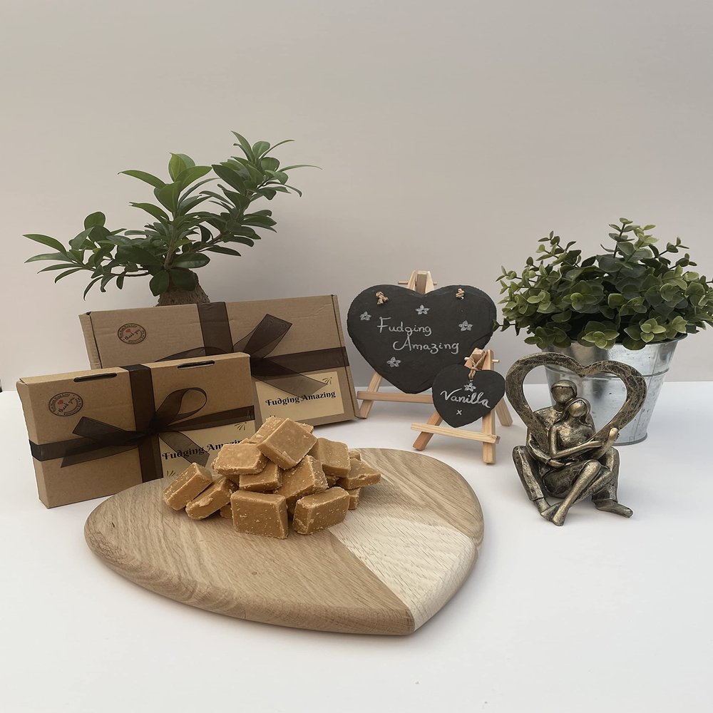 200g Handmade Luxury Vanilla Fudge  Soft, Creamy & Rich  Gift Box with Ribbon & Bow  Perfect Christmas or Birthday Gift  Refrigerate or Freeze