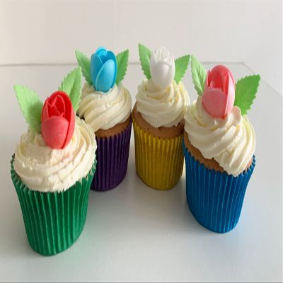 12 Pretty Mixed Colour Wafer Roses & 24 Wafer Leaves- Edible & Unique!