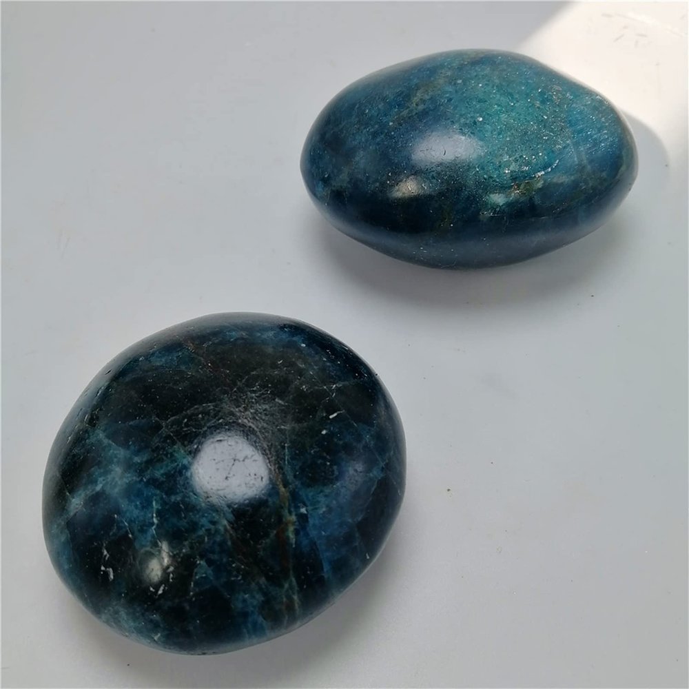 Kigauru Natural crystal rough 1pc natural rare gemstone raw appatite stone polished chakra palm healing exercise