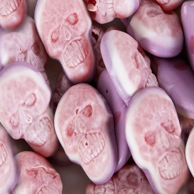 JELLY FILLED SKULLS - 1KG - Fruit Flavoured Jelly Filled Skull Sweets -Halloween Treats. - Candy Table - Gluten Free
