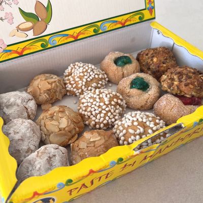Assorted almond pastes - Sicilian almond desserts in a pack of 5 kg.