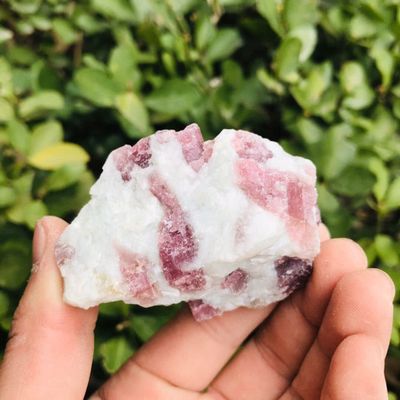 Tbkoly Natural Raw Rock Red Tourmaline Rough Specimen Stone 50G-300G for Home Decoration Reiki 1pc Suitable for Home draw (Color : 195g-220g 1pc)