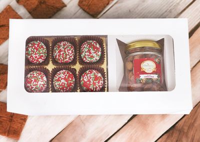Ghasitaram Gifts Jaiccha Christmas Gifts White Christmas Hamper Box Small with Hazelnut Balls and Caramel Almond Jar