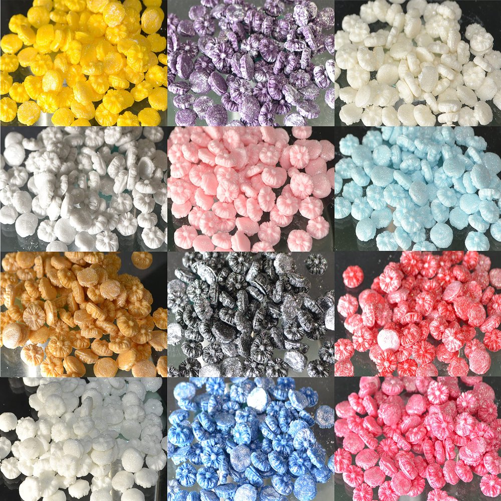 25g 3D 10mm Edible Daisies Daisy Shimmer Sugar Cupcake/Cake Decoration Sprinkles Over 80 Toppers per Set (Yellow Shimmer)