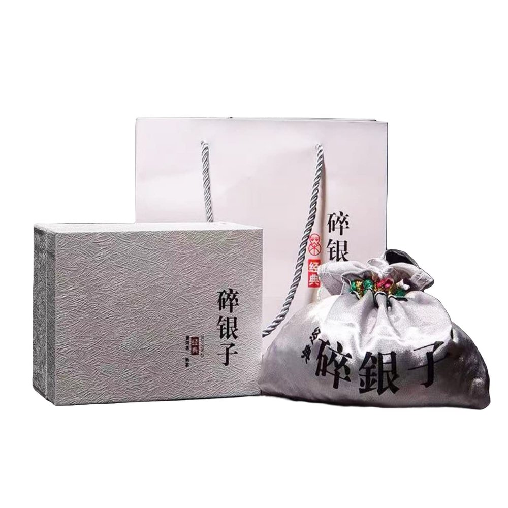 Yunnan Pu 'er Tea Cooked Pu 'er Tea Waxy Tea Fossil Broken Silver Gift Box of 500 Grams