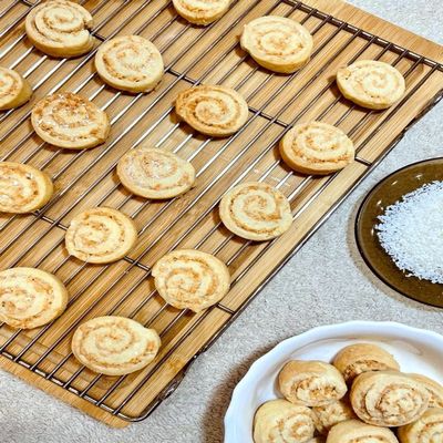1kg Coconut Pinwheels (Karachi Biscuits): Delight in the Scrumptious Swirls of Sweet Coconut Filling in Soft, Chewy, and Buttery Cookies!