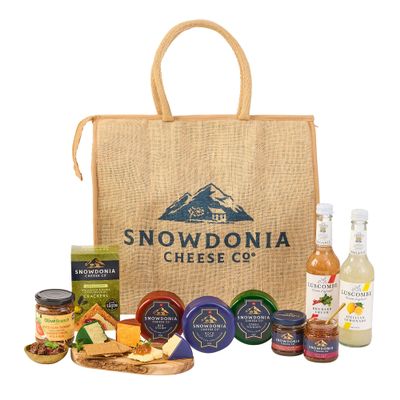 Snowdonia Cheese Company | Cheese, Chutney & Soft Drinks Picnic Cool Bag | 3 Luxury Welsh Cheeses, 2 Chutneys, Wholemeal Crackers, Olive Tapenade and Luscombe Soft Drinks