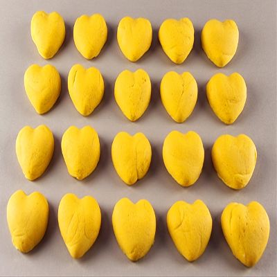 20 x edible 3D 20mm hearts, icing toppers, cake cupcakes decorations T058 (Honey Gold)