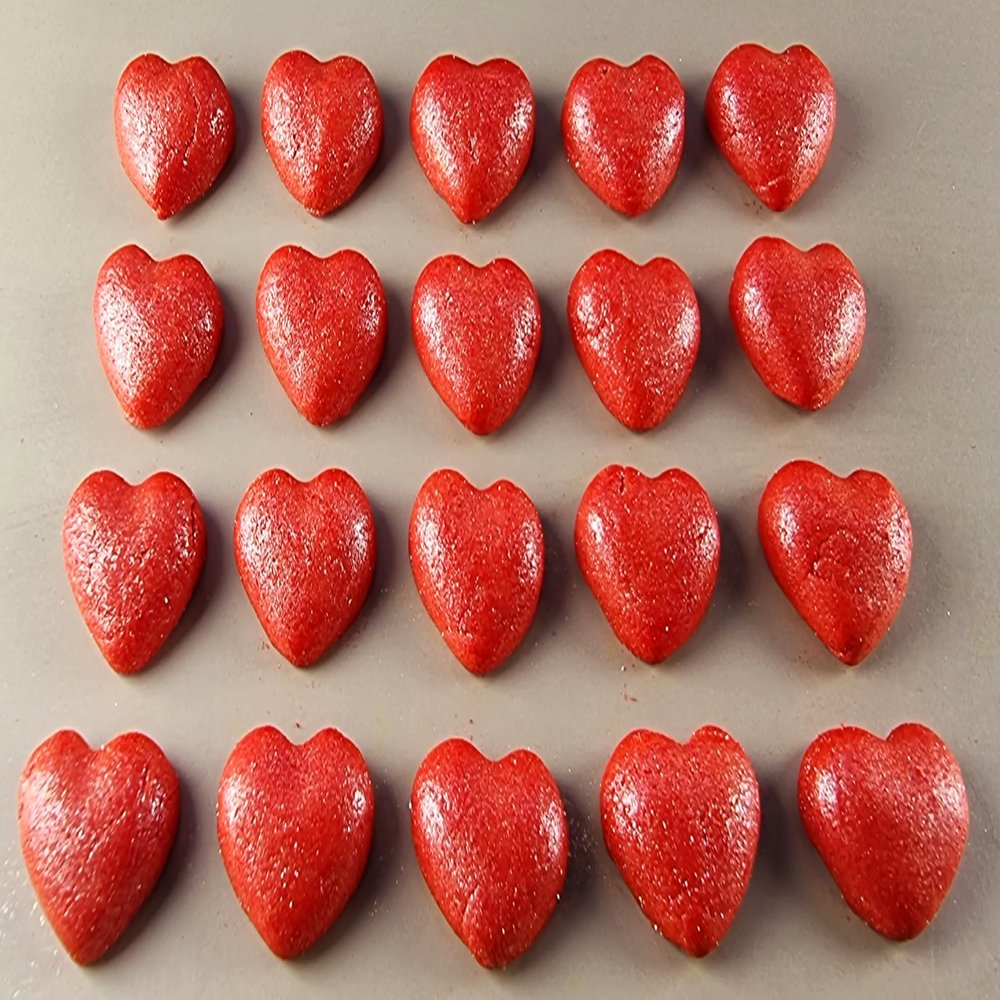20 x edible 3D 20mm hearts, icing toppers, cake cupcakes decorations T058 (Red Shimmer)