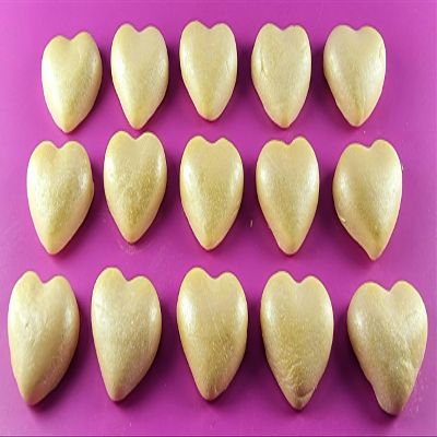 15 x edible 3D 30mm hearts, icing toppers, cake cupcakes decorations T059 (Pearl Ivory)