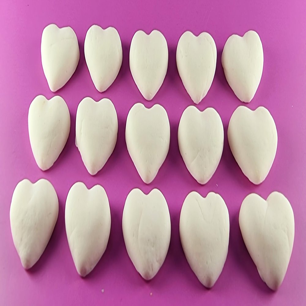 15 x edible 3D 30mm hearts, icing toppers, cake cupcakes decorations T059 (White)
