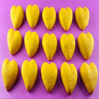 15 x edible 3D 30mm hearts, icing toppers, cake cupcakes decorations T059 (Honey Gold)