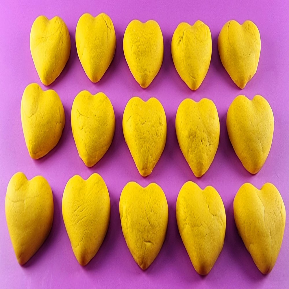 15 x edible 3D 30mm hearts, icing toppers, cake cupcakes decorations T059 (Honey Gold)