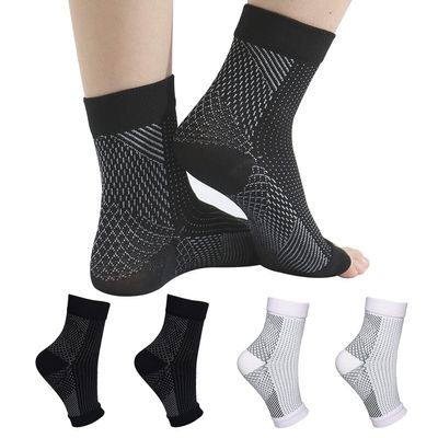 GINGER TECH 4 Pairs Plantar Fasciitis Socks Neuropathy Socks for Pain Relief, Sprained Ankle Anti-Slip Comfortable Compression Socks for Ligament Damage Neuro Socks for Women & Men (S/M, Black+White)