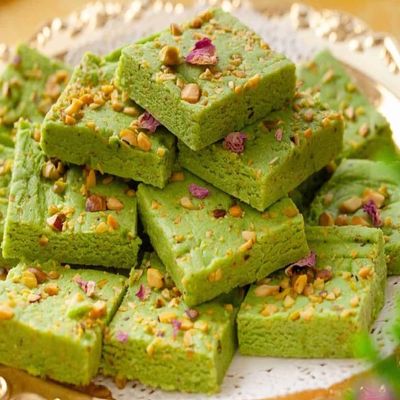 Rakhi,Diwali Special Premium Pista Barfi Mithai Gift Hamper for Brother Sister, Delicious Indian Traditional Sweets Best Gift For All Occasions Tasty Treat For Family & Friends Sold By Kidzbuzz (1kg)
