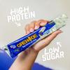 Grenade OREO White High Protein, Low Sugar Bars, 12 x 60 g  21 g Protein per Snack Bar with Crunchy OREO Pieces & White Chocolate Coating view 3