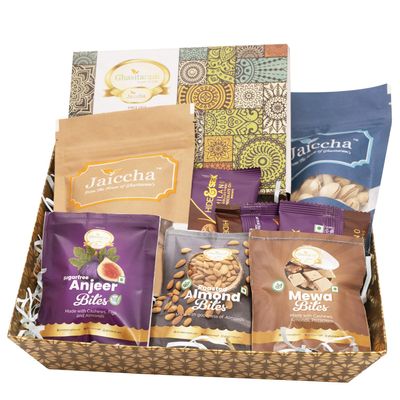 Ghasitaram Gifts Jaiccha Brown Medium Tray of 9 Goodies with Milk Cake |Gift for Diwali,Holi,Rakhi,Valentine,Christmas,Birthday,Anniversary,Her,Him|