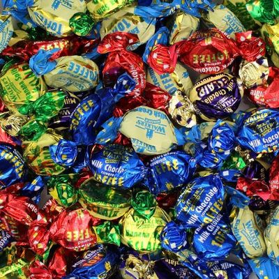Assorted Toffees & Eclairs 500g Sweet Jar