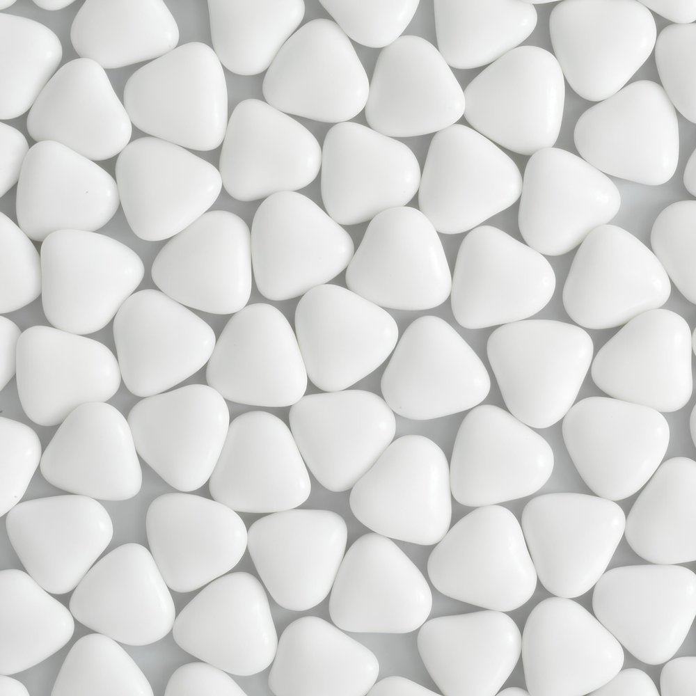 Chocolate Mini Dragees - MINI Heart Shaped Sugar Coated Confectionery - White - For Wedding Favours and Baby Showers - Pack of 500 Hearts (500 Grams)