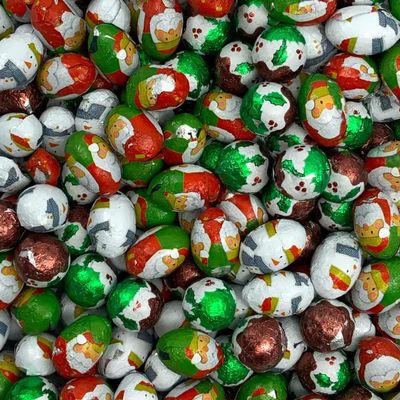 50 Milk Chocolate Novelty Christmas Ball Foil Christmas Chocolate Themed Sweet - Great As a Stocking Filler, Xmas Party Gift or Tasty Sharing Treats for Women/Men/Kids/Mum/Dad
